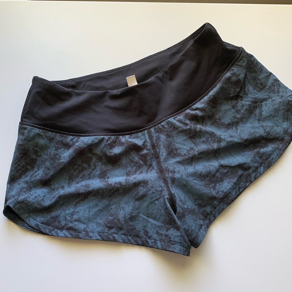 Vuori Omni performance shorts in tide dunes
